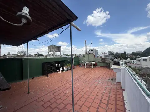 PH 68 m2 en venta en Flores a reciclar