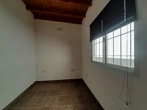 Depto Tipo Casa en Alquiler en Chilavert, $ 700.000