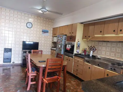 Casa en Venta con 3 cocheras
