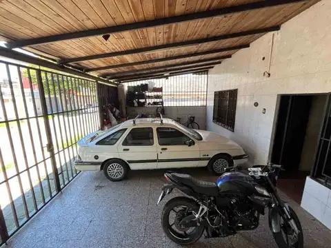 Casa en Venta con 3 cocheras