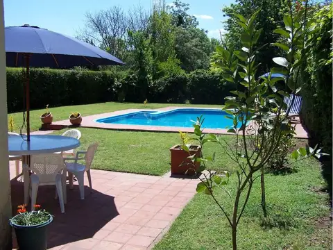 Casa En Funes 4 Dormitorios Con Pileta Sobre Ruta 9