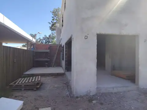 Depto Tipo Casa 4 ambientes con 2 baños