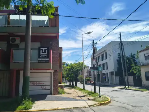 Eduardo Arana al 1300