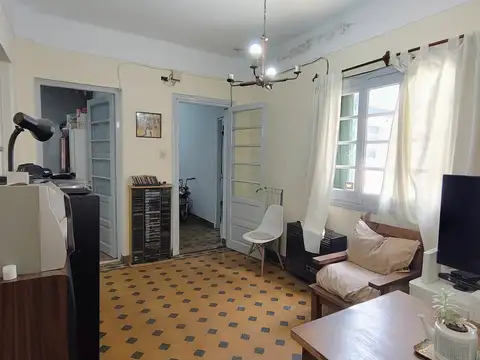 Casa en Lote Propio en San Martín Centro – Gran Jardín, Potencial Único y Múltiples Destinos