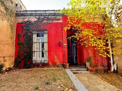 En Venta | Importante Casa de 6 ambientes con Gran Jardín y Piscina en Villa Crespo