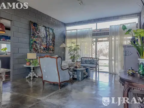 Casa 5 ambientes con 2 baños