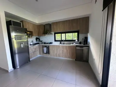Casa en Alquiler en Puertos - Barrio Ceibos, USD 2.400