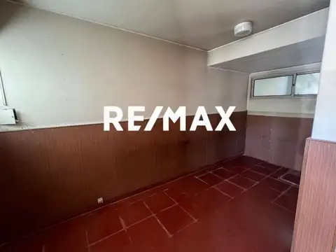 Casa 8 ambientes con 3 baños