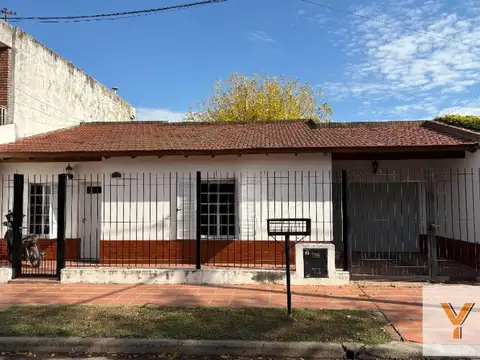 Casa en venta - 2 Dormitorios 1 Baño - Pergamino