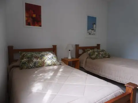 Casa 6 ambientes con 2 baños