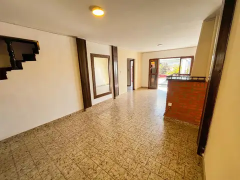 Casa 5 ambientes con 1 baño