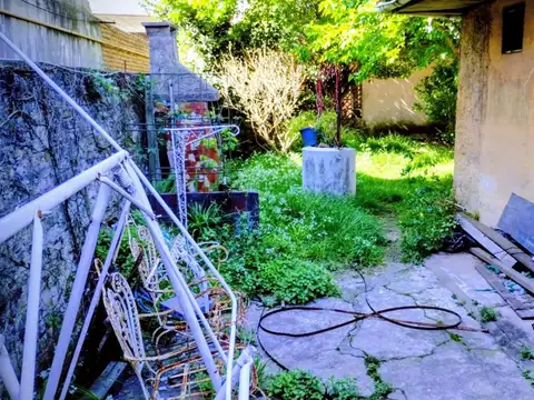 Venta de PH 3 ambientes con fondo libre en Sarandi