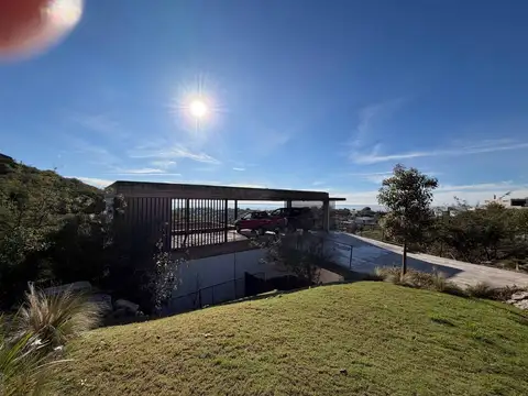 ALQUILO INCREIBLE CASA CON VISTA 3 DORMITORIOS EN LA DESEADA CALERA 500 M2