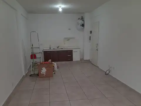 Bello monoamb cfte  con bcón corrido y baño comp con bañera.Ideas de decoración con IA