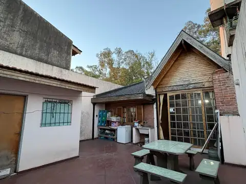 Venta ideal para dos familia, ingreso independiente