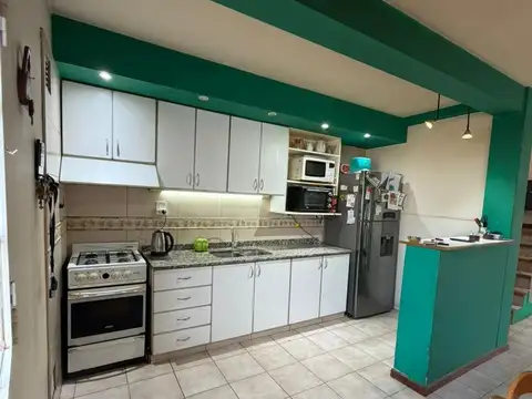 Casa 5 ambientes con 2 baños