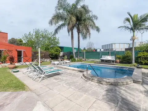 Casa en Venta con 2 cocheras