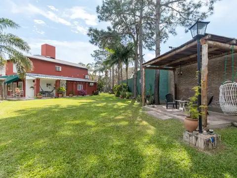 Casa 8 ambientes con 2 baños