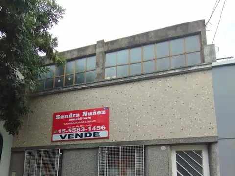 Casa con patio y terraza