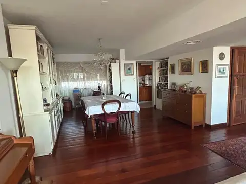 Departamento de 4 dormitorios con vista franca al rio