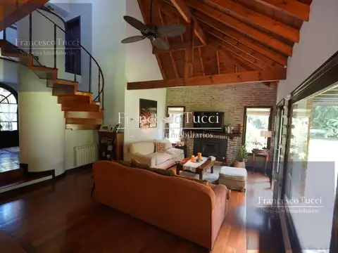 Casa en Venta con 6 cocheras