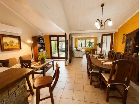 Casa en venta - 2 Dormitorios 2 Baños - La Plata