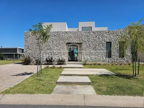 Casa A Estrenar - Lote A Laguna - Barrio Santa Ana