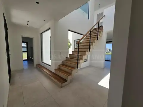 Casa A Estrenar - Lote A Laguna - Barrio Santa Ana
