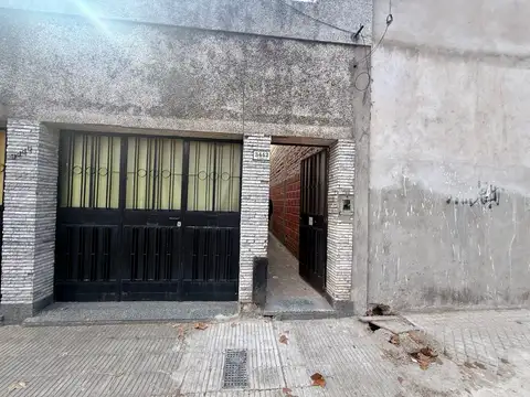 VENTA - Casa a reciclar, 2 dormitorios, patio, terraza - Cinco Esquinas/Echesortu, Rosario