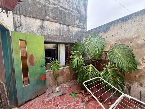 VENTA - Casa a reciclar, 2 dormitorios, patio, terraza - Cinco Esquinas/Echesortu, Rosario