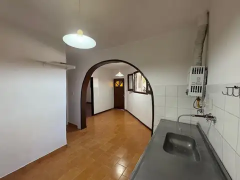 Casa 3 ambientes con 1 baño