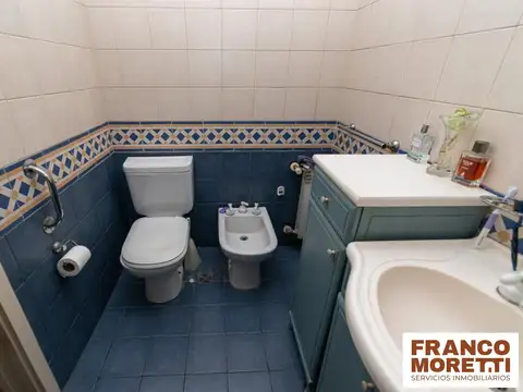 Casa 4 ambientes con 2 baños