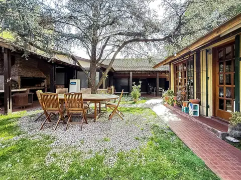 Casa 10 ambientes con 6 baños