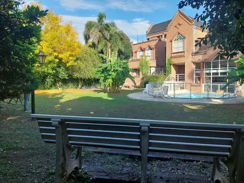 Casa en Venta con 4 cocheras
