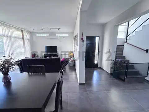 Venta Casa de 4 Dormitorios en Villa del Plata, Punta Lara, Ensenada