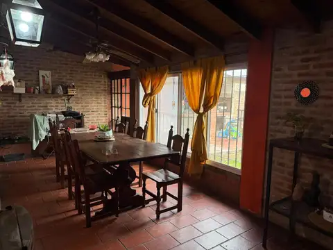Casa 3 ambientes con 2 baños
