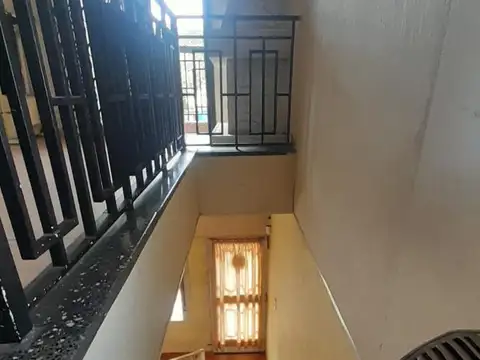 Casa 6 ambientes con 2 baños