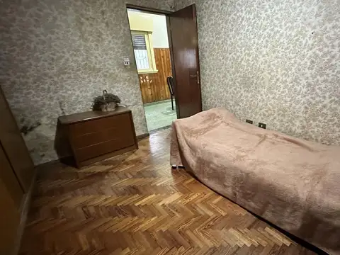 Venta Casa 3 ambientes mas PH, multifamiliar a reciclar en lomas del Mirador, La Matanza