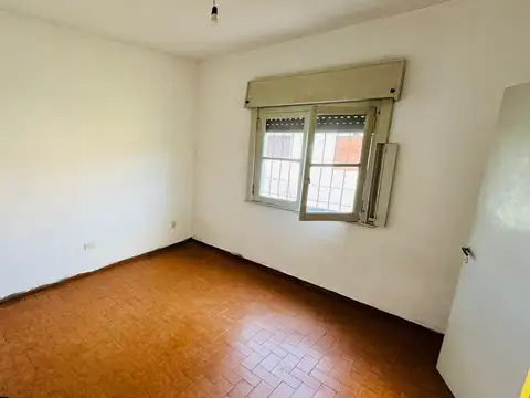 Depto Tipo Casa en Alquiler con 1 cocheras
