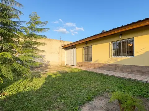 CASA EN VENTA TRISTAN SUAREZ 2 AMB CON PILETA