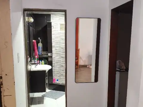 Venta casa 3 amb.c/local-garaje, galpon de 120m2 c/ entrada indep. y depto. de 3 amb.