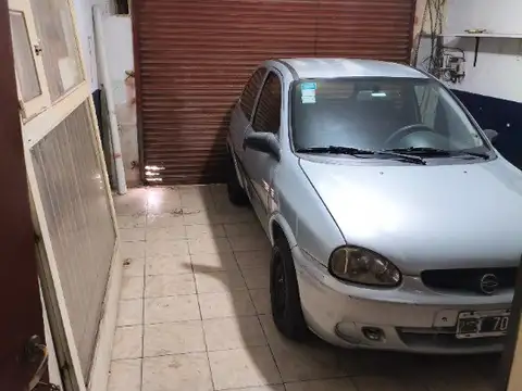 Venta casa 3 amb.c/local-garaje, galpon de 120m2 c/ entrada indep. y depto. de 3 amb.