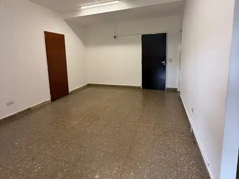 Oficina 3 ambientes con 1 baño