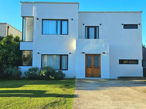 CASA 4 AMB + ESCRI HARAS MARIA VICTORIA MORENO