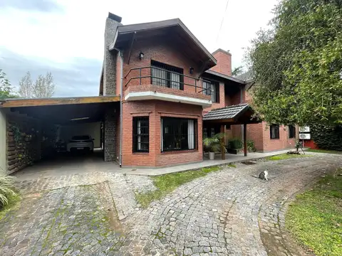 Casa 6 ambientes con 4 baños