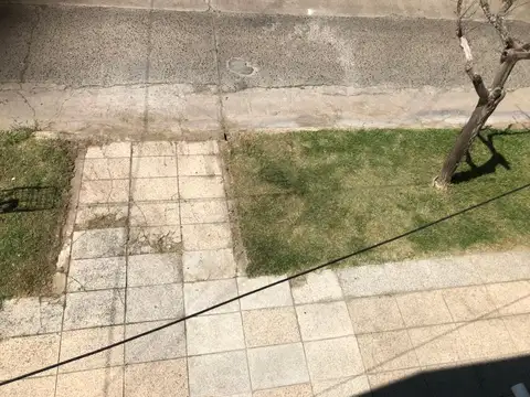 CASA 5 AMBIENTES CON PATIO COCHERA Y TERRAZA MAS DPTO PLANTA ALTA EN BELLA VISTA