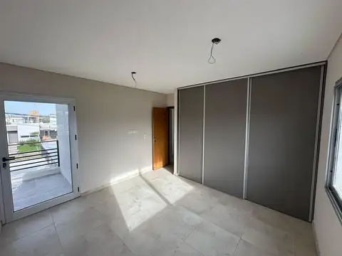 Casa Estrenar, Dos Plantas, 3 Dorm, 2 Baños, Cochera Doble, Calefacción, Jardín