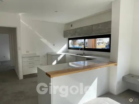 Casa 5 ambientes con 4 baños