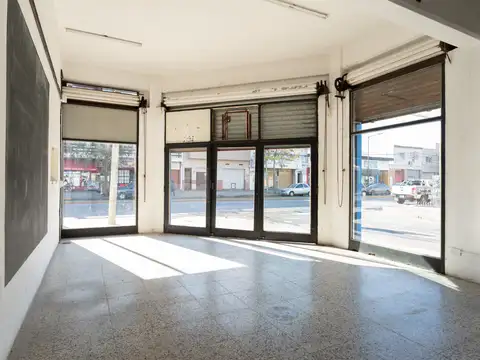 Local en Alquiler en Jose Leon Suarez, $ 3.300.000
