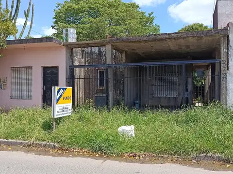 Lote con casa de 80m2 para demoler en Venta - Castelar Sur